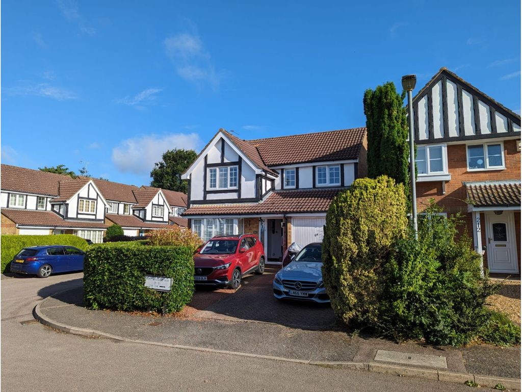 4 bed detached house for sale in Kristiansand Way, Letchworth Garden