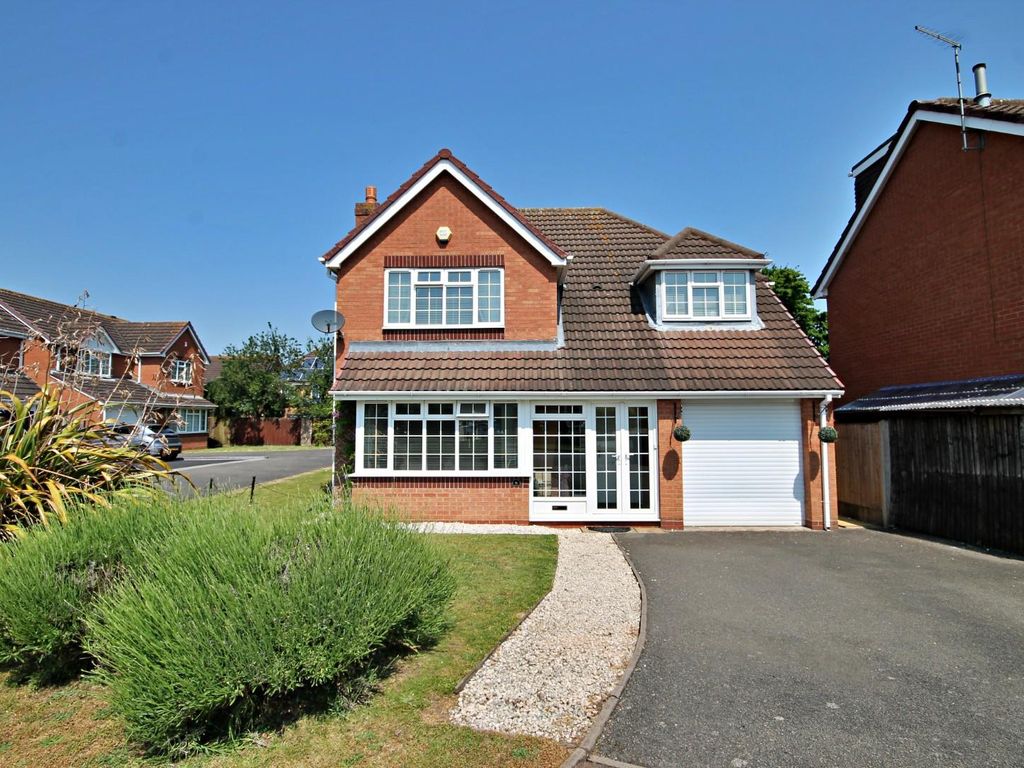 4 bed property for sale in Padstow, Amington, Tamworth B77 Zoopla