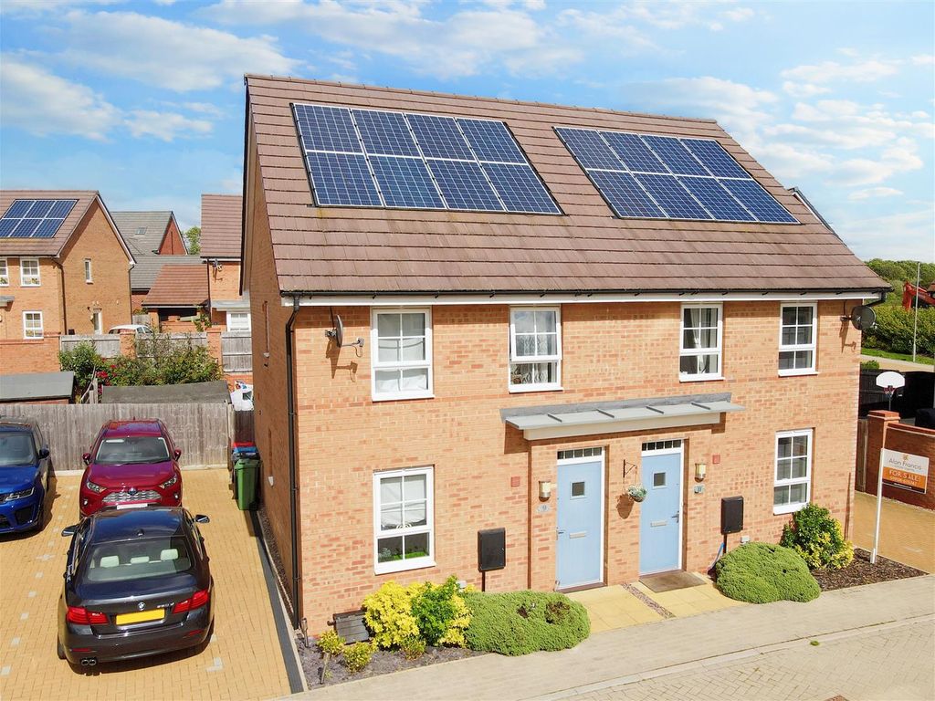 3 bed semidetached house for sale in Juno Lane, Fairfields, Milton