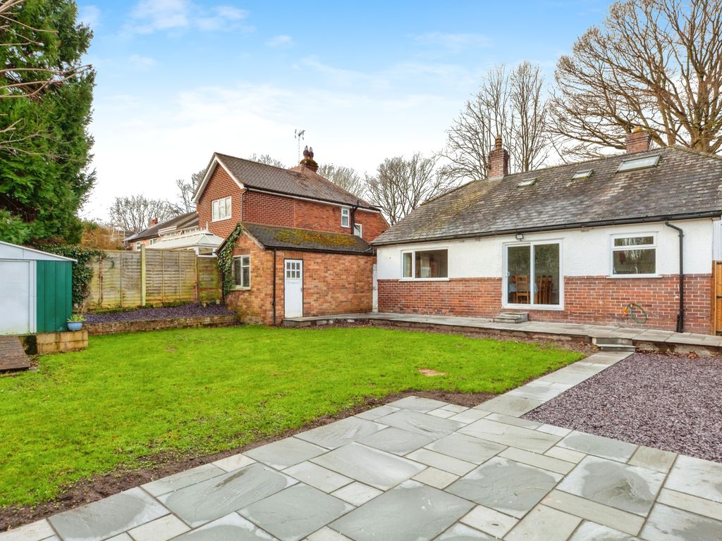 4 bed bungalow for sale in Park Avenue, Wrexham, Wrecsam LL12, £300,000