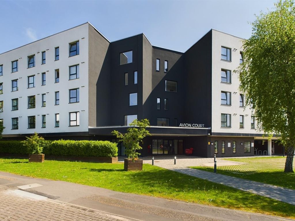 Studio to rent in London Road, Crawley RH10, £1,050 pcm Zoopla