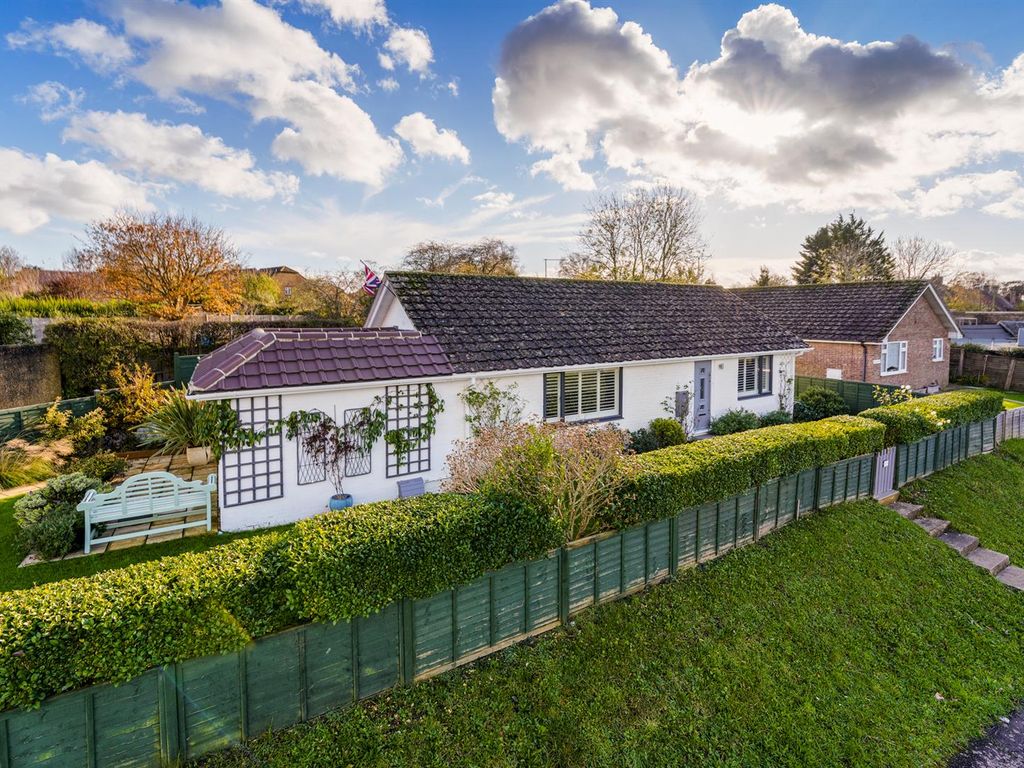 3 bed detached bungalow for sale in Lake Lane, Barnham, Bognor Regis