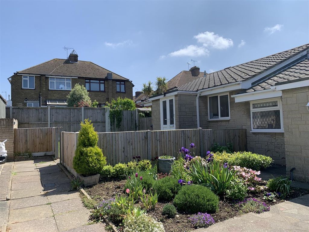 2 bed semidetached bungalow to rent in Cranbourne Close, Ramsgate CT11 Zoopla