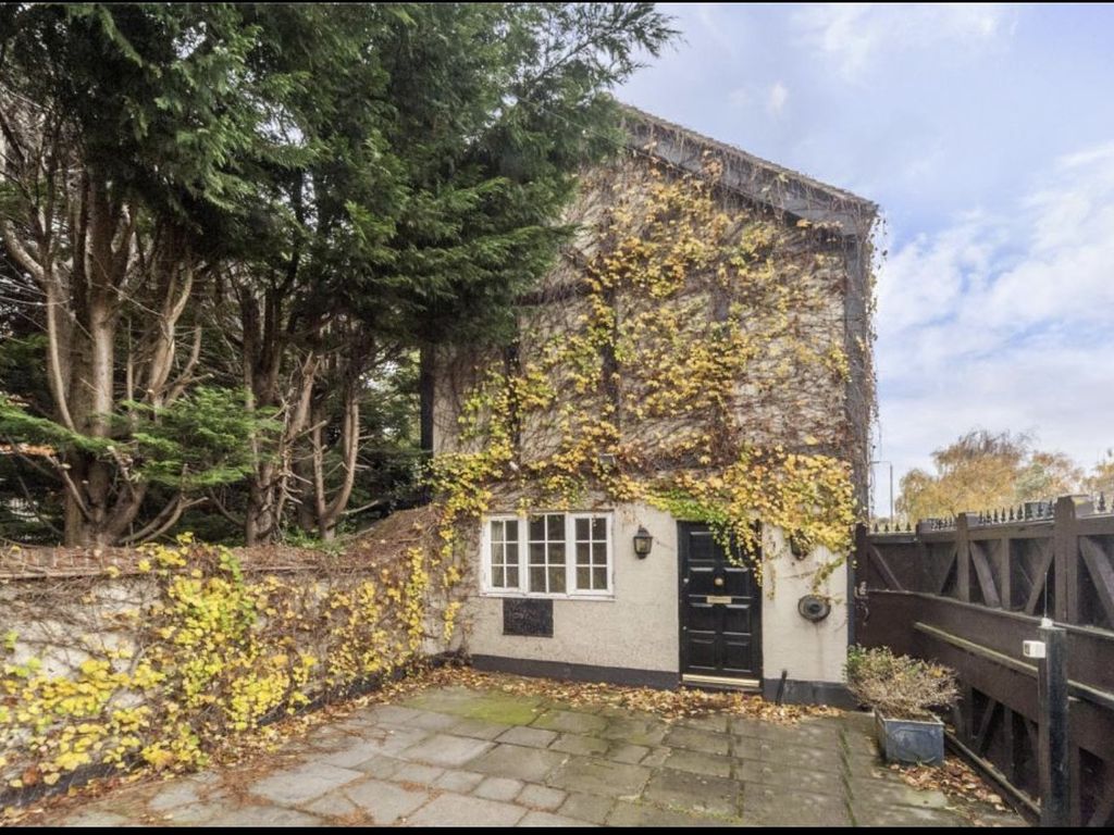 3 bed detached house to rent in Dover House Road, London SW15 Zoopla