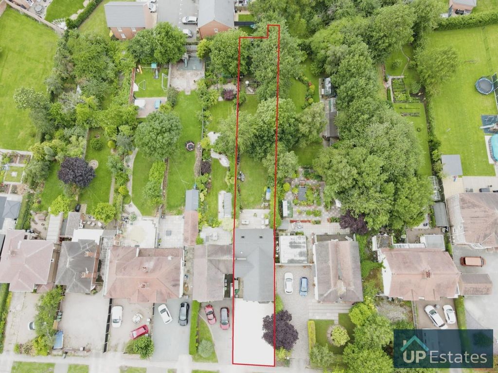 5 bed detached house for sale in The Long Shoot, Nuneaton CV11, £