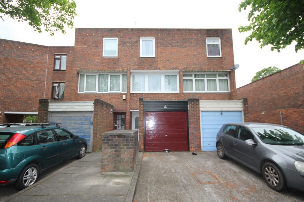 3 bed town house for sale in Owen Close, Thamesmead SE28 Zoopla