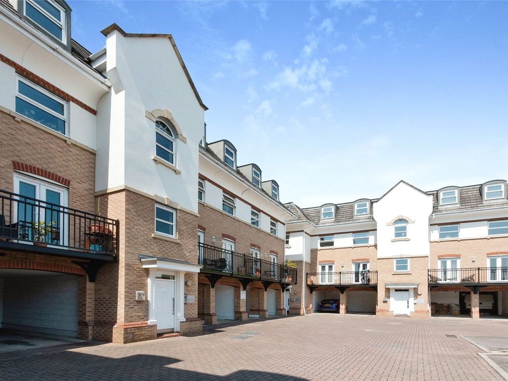 2 bed flat for sale in Hipley Street, Old Woking, Woking, Surrey GU22