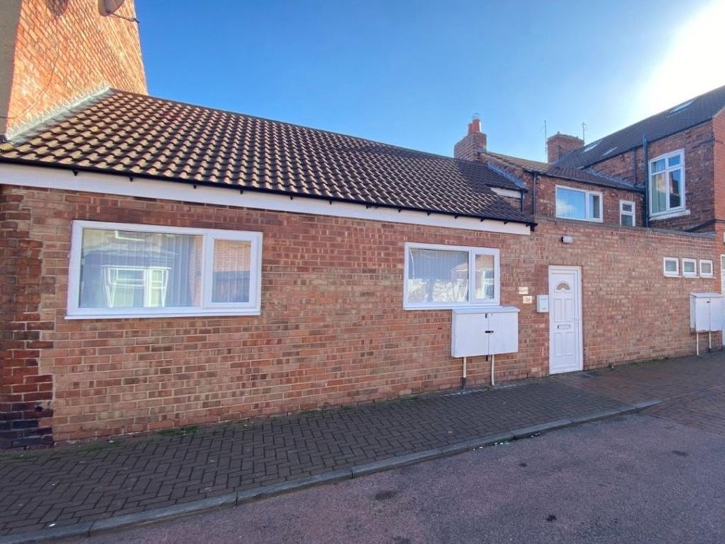 2 bed flat to rent in Crescent Road, Middlesbrough, North Yorkshire TS1