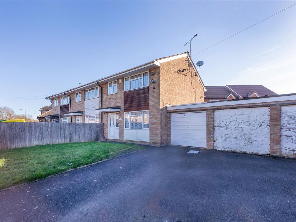 3 bed end terrace house for sale in Sydenham Gardens, Chalvey Grove