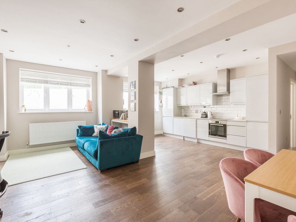 2 bed flat for sale in Church Lane, Langley House Church Lane RH8, £