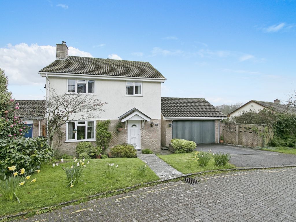 4 bed detached house for sale in Epworth Close, Truro TR1, £475,000