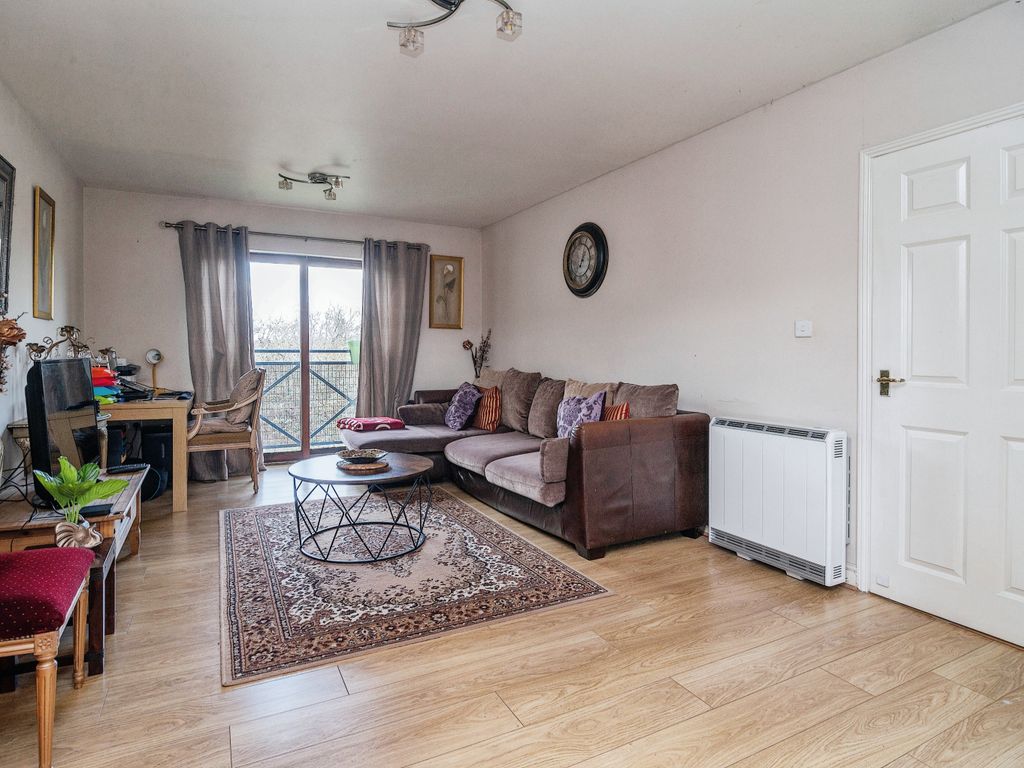 2 bed flat for sale in Howard Road, Chafford Hundred, Grays, Essex RM16