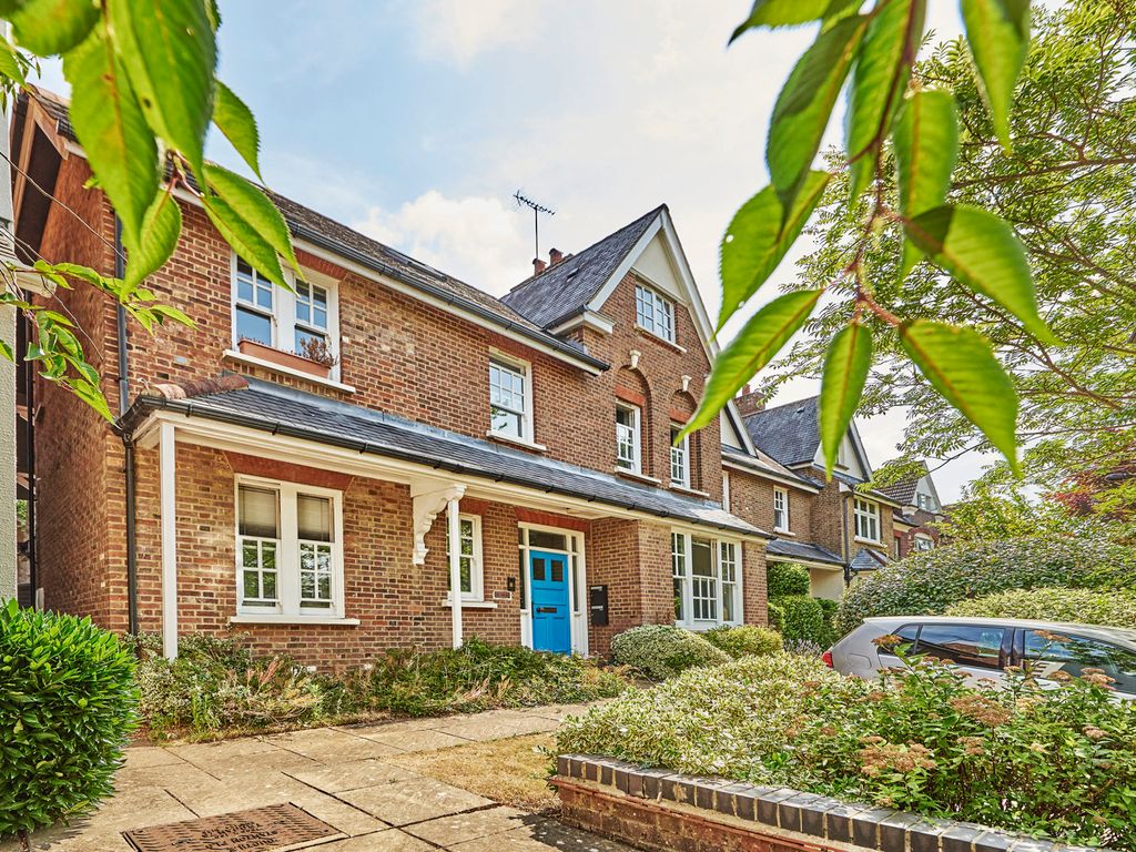 2 bed for sale in Milton Road, Harpenden, Hertfordshire AL5