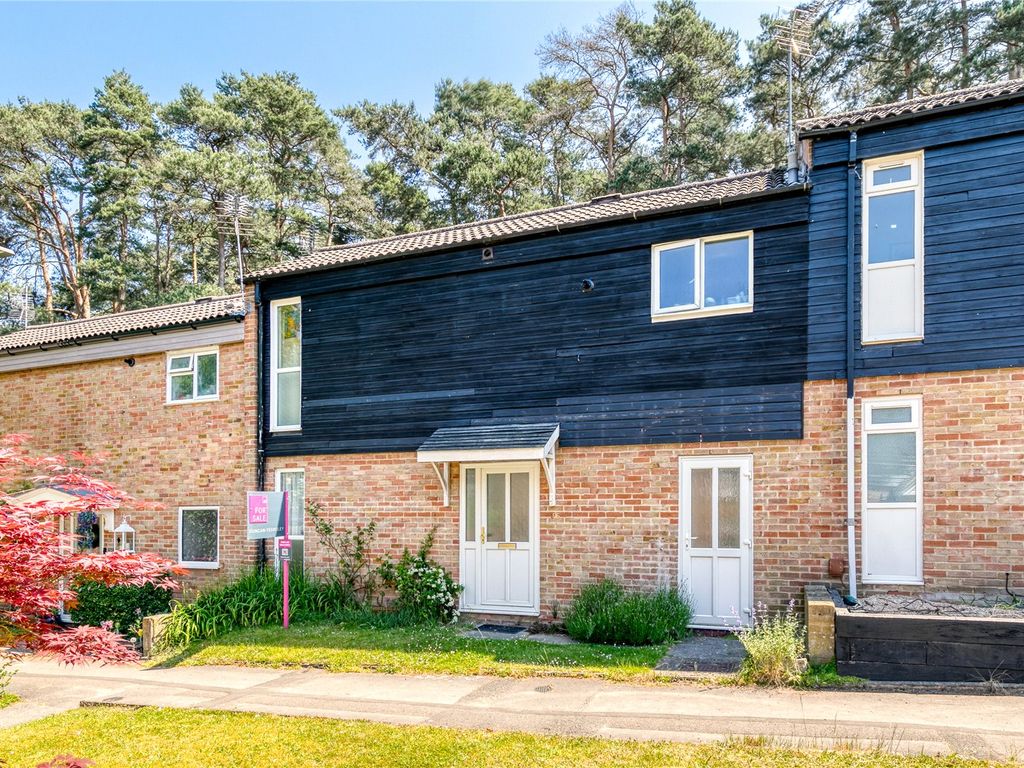 3 bed terraced house for sale in Pendlebury, Bracknell, Berkshire RG12