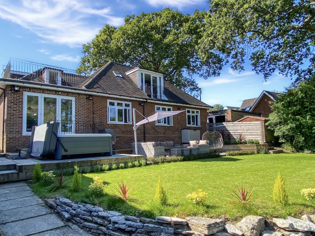 3 bed bungalow for sale in Dodwell Lane, Bursledon, Southampton