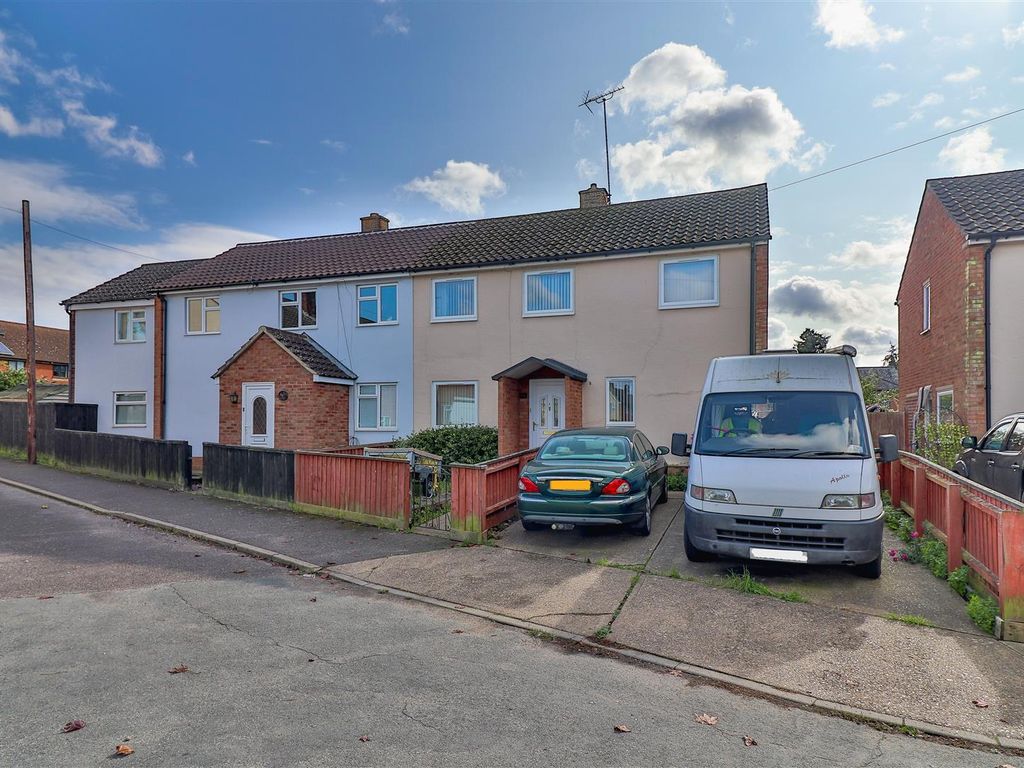 3 bed semidetached house for sale in Pykenham Way, Hadleigh, Ipswich