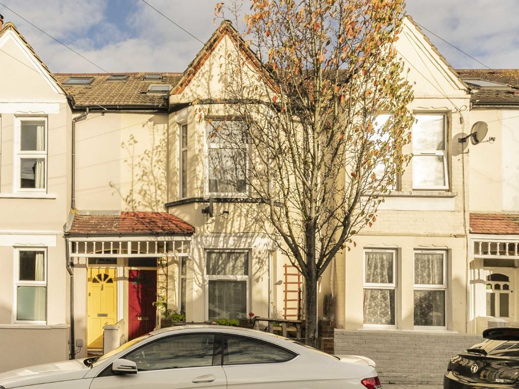 4 bed terraced house for sale in Thurso Street, London SW17 Zoopla