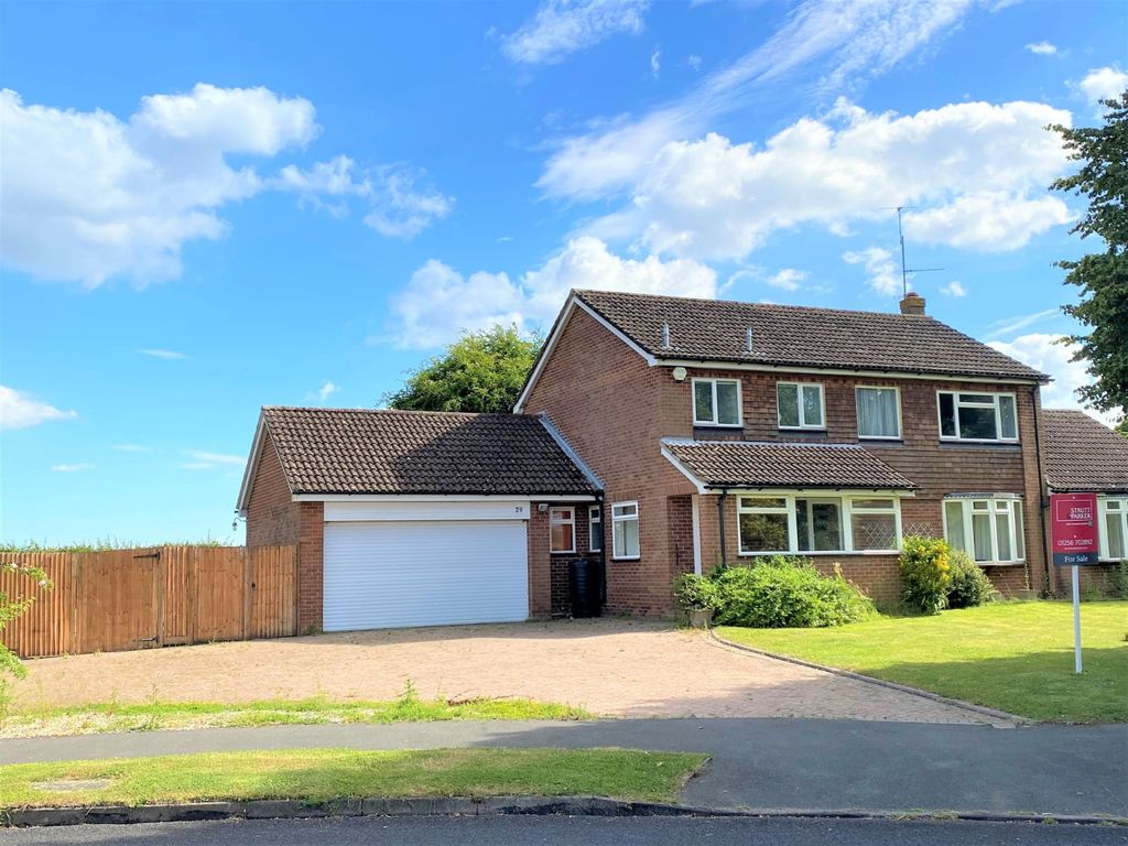4 bed detached house for sale in Archery Fields, Odiham, Hampshire RG29