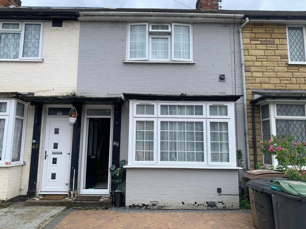 2 bed terraced house to rent in Connaught Road, Luton LU4, £1,300 pcm Zoopla
