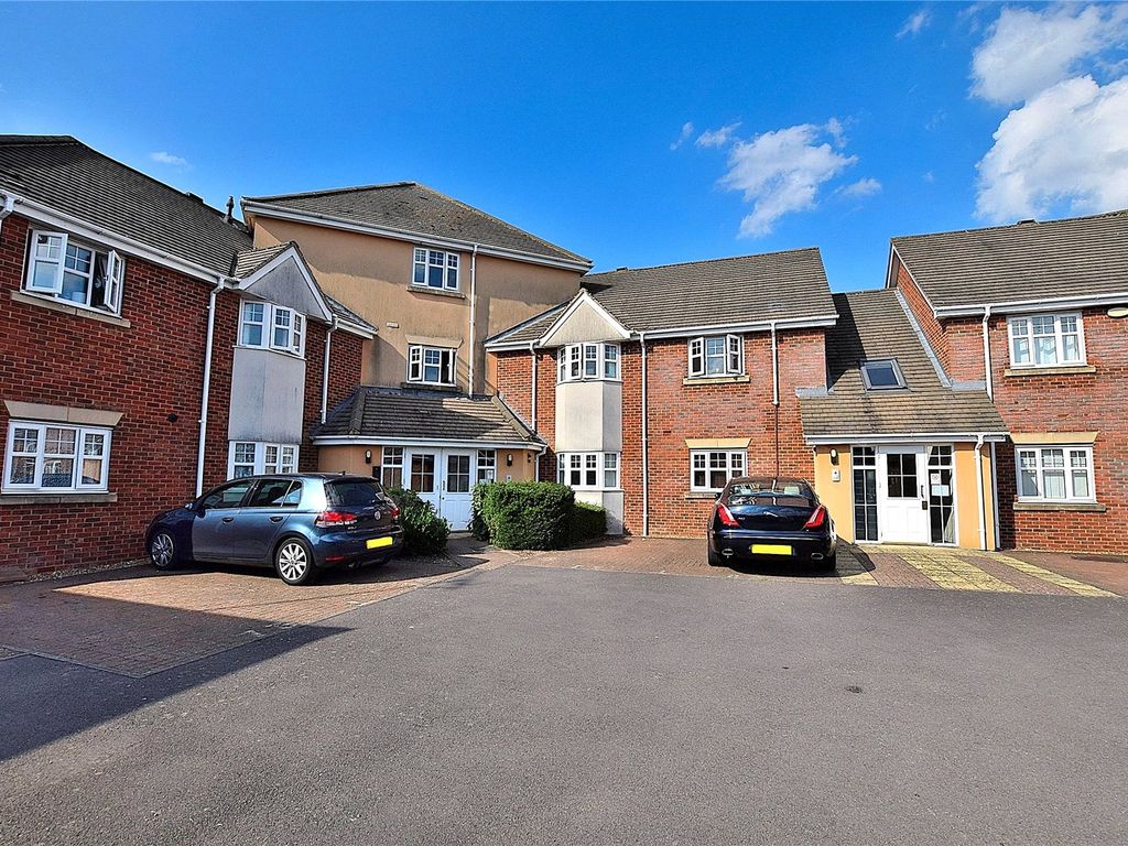 2 bed flat for sale in Frenchs Gate, Dunstable, Bedfordshire LU6, £