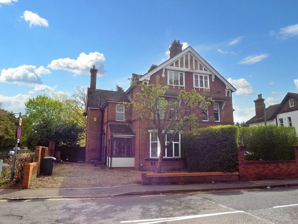 5 bed semidetached house for sale in Julians Road, Stevenage