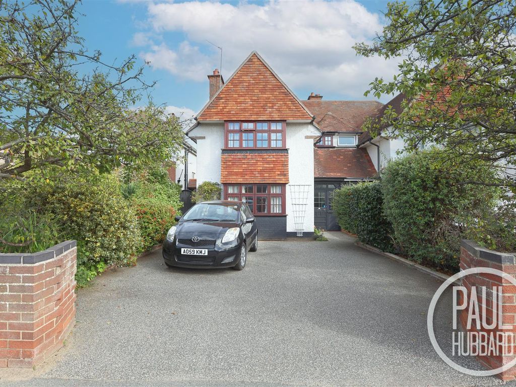 3 bed semidetached house for sale in Yarmouth Road, Lowestoft NR32, £