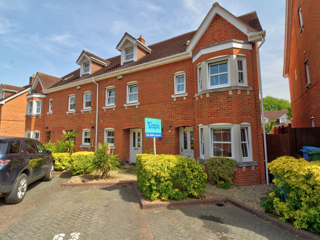 4 bed town house for sale in Campbell Fields, Aldershot GU11 Zoopla