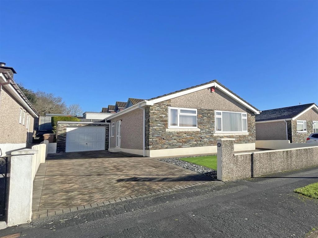 3 bed detached bungalow for sale in Briarleigh Close, Mainstone