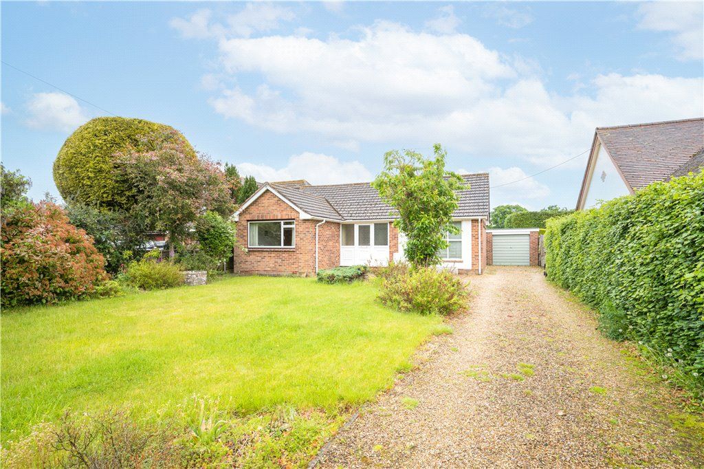 2 bed detached bungalow for sale in Woodley Lane, Romsey, Hampshire