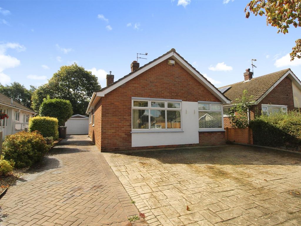 2 bed detached bungalow for sale in Brasenose Avenue, Gorleston, Great