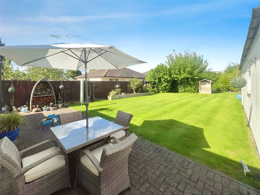 5 bed detached house for sale in London Road, West Kingsdown, Sevenoaks, Kent TN15, £700,000