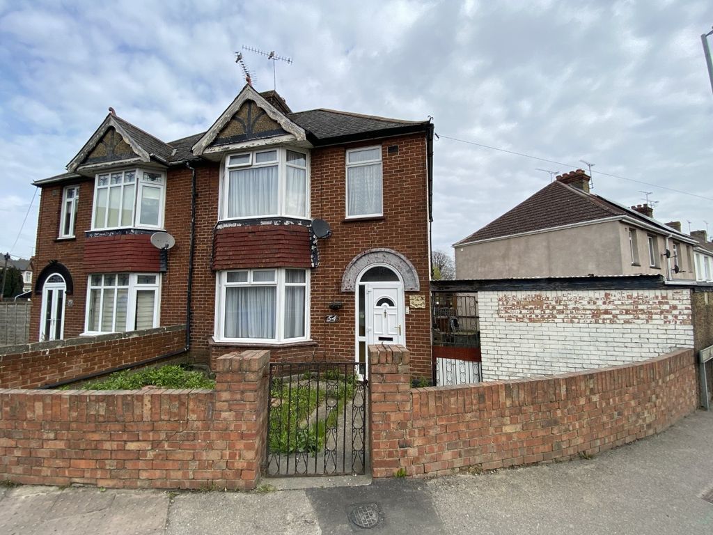 3 bed semidetached house for sale in Woodlands Road, Gillingham, Kent