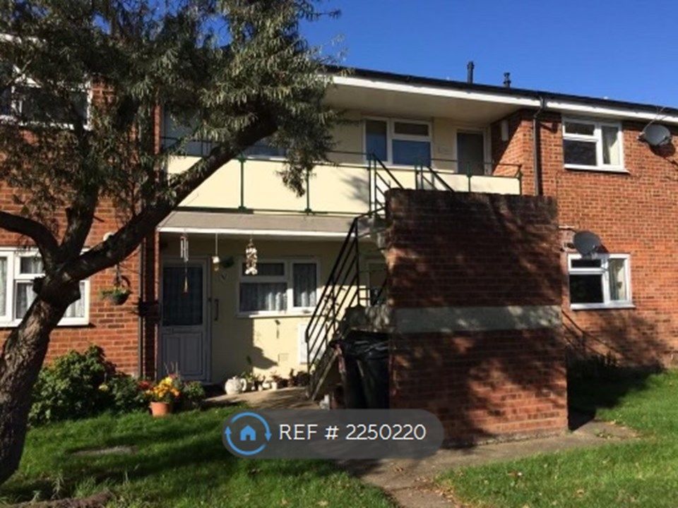 2 bed flat to rent in Hitchin Road, Stotfold, Hitchin SG5, £950 pcm