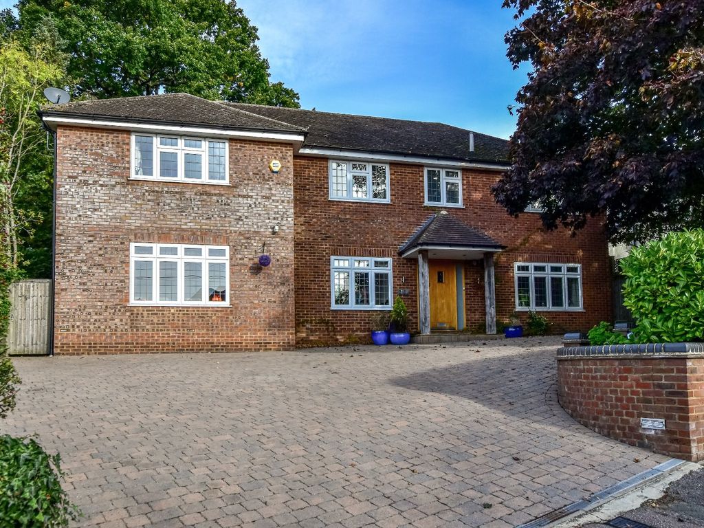5 bed detached house for sale in Abbots Road, Abbots Langley WD5, £