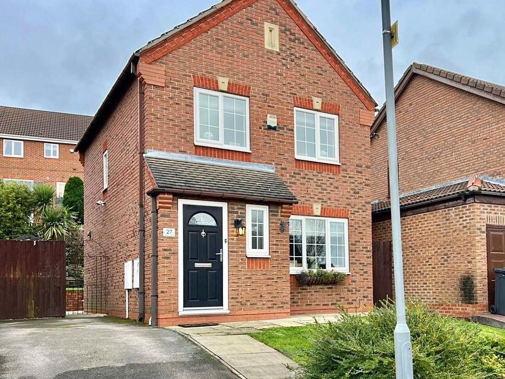 3 bed detached house for sale in Broom Close, Darton, Barnsley S75, £