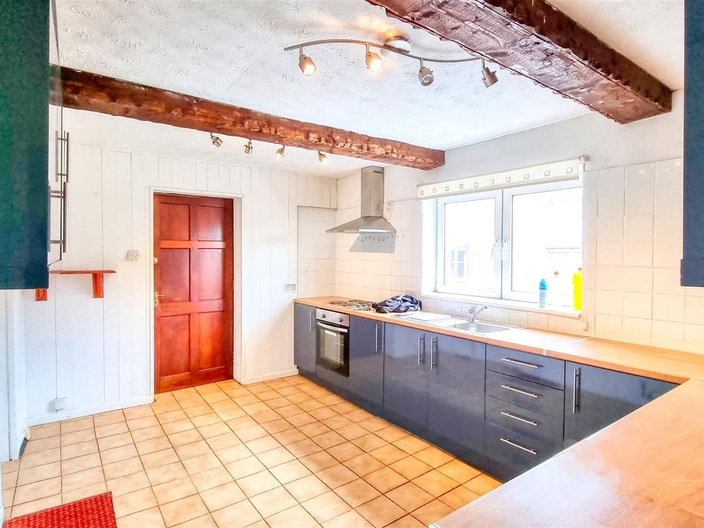 3 bed flat to rent in Newbold Village, Newbold, Chesterfield