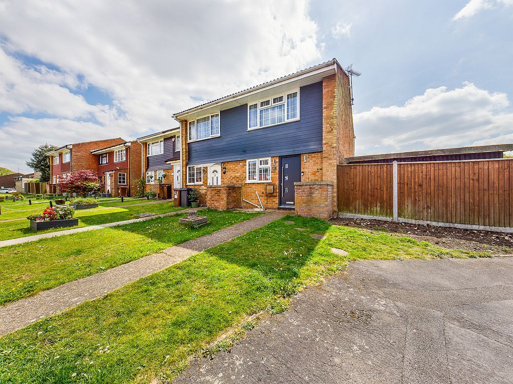 2 bed end terrace house for sale in Abinger Drive, Chatham ME5 Zoopla