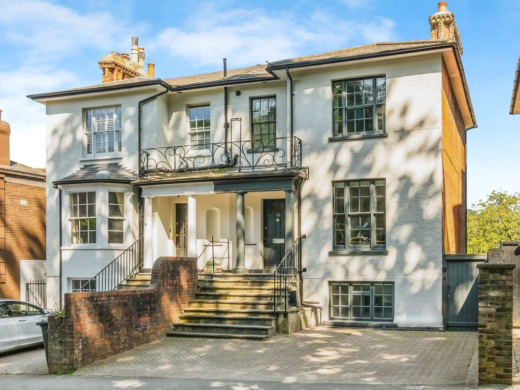 4 bed semidetached house for sale in Portsmouth Road, Guildford GU2, £