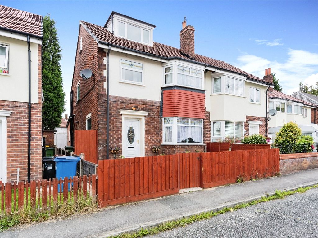 4 bed semidetached house for sale in Kelsall Close, Stockport, Greater
