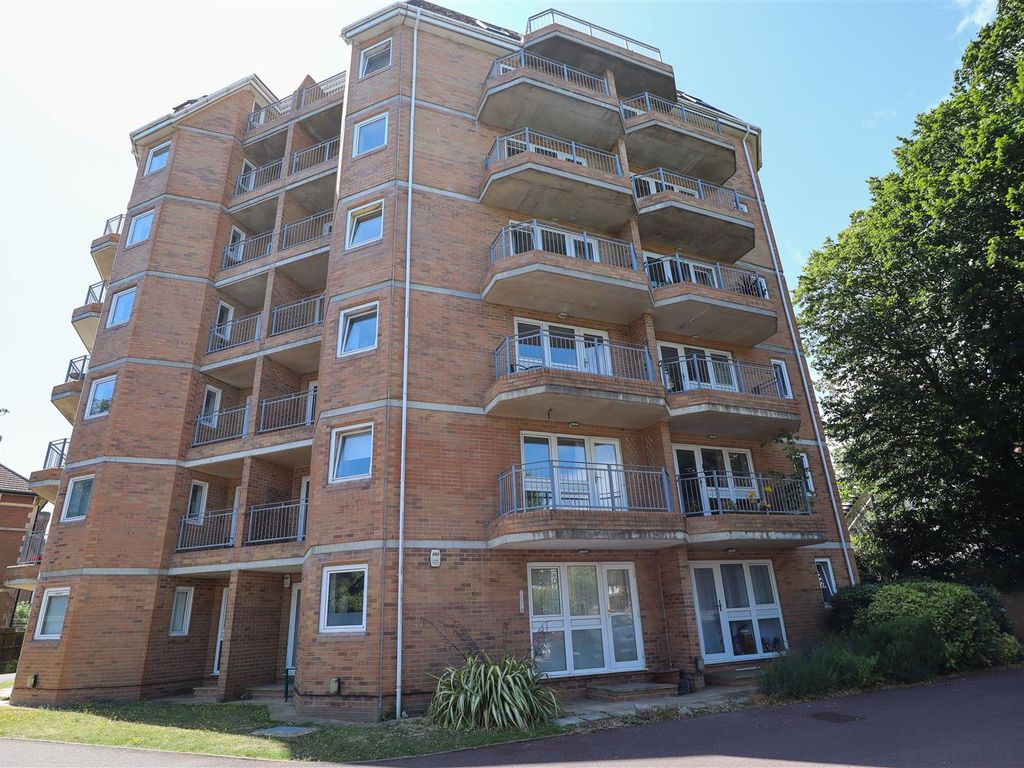 1 bed flat to rent in Upper Maze Hill, St. LeonardsOnSea TN38 Zoopla