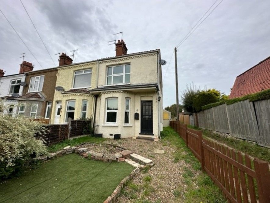 3 bed end terrace house for sale in 32 Hall Road, Oulton Broad, Suffolk