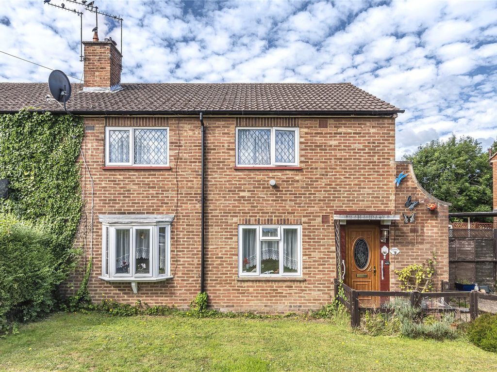 2 bed flat for sale in Charsley Close, Amersham, Buckinghamshire HP6