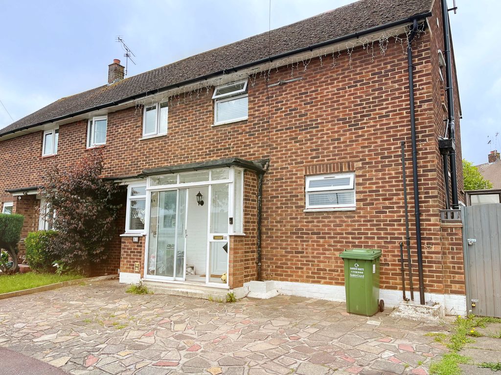 3 bed semidetached house for sale in Rochford Road, SouthendOnSea