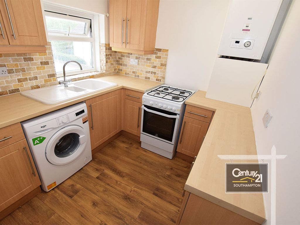 1 bed flat to rent in Ref R169088, Bullar Road, Southampton SO18, £