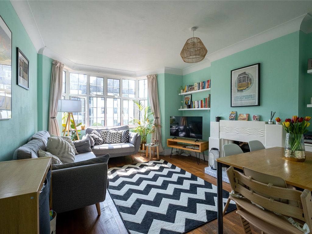 2 bed flat for sale in Leigham Avenue, Streatham, London SW16, £400,000