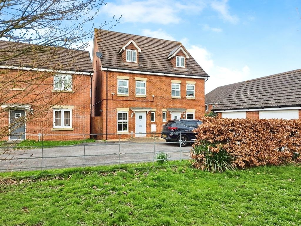 3 bed semidetached house for sale in Horse Guards Way, Thatcham