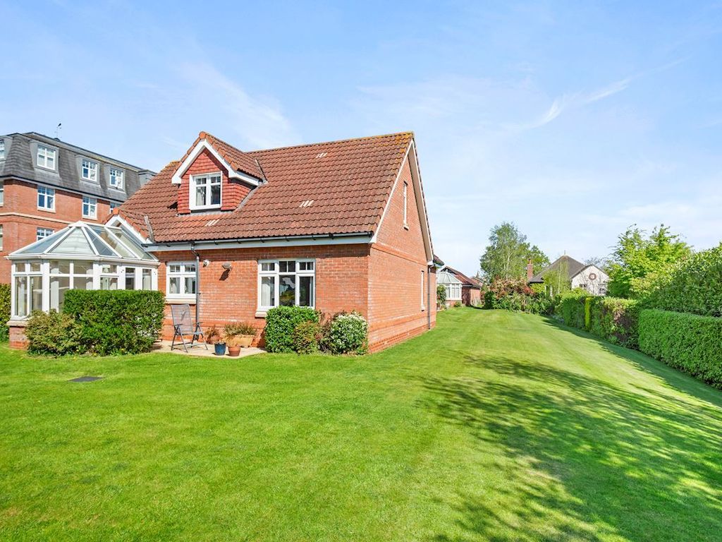 2 bed bungalow for sale in Kinglake Drive, Blagdon Village, Taunton