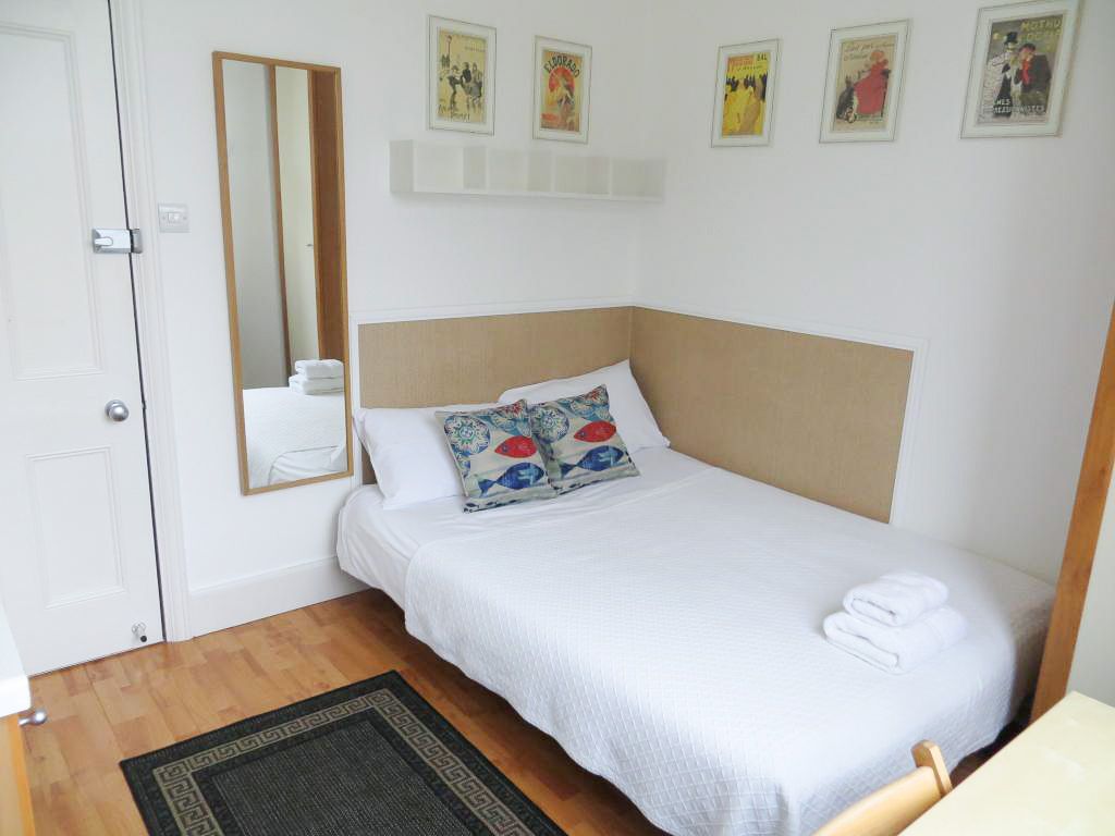 Studio to rent in Fulham Palace Road, Hammersmith, London W6 Zoopla