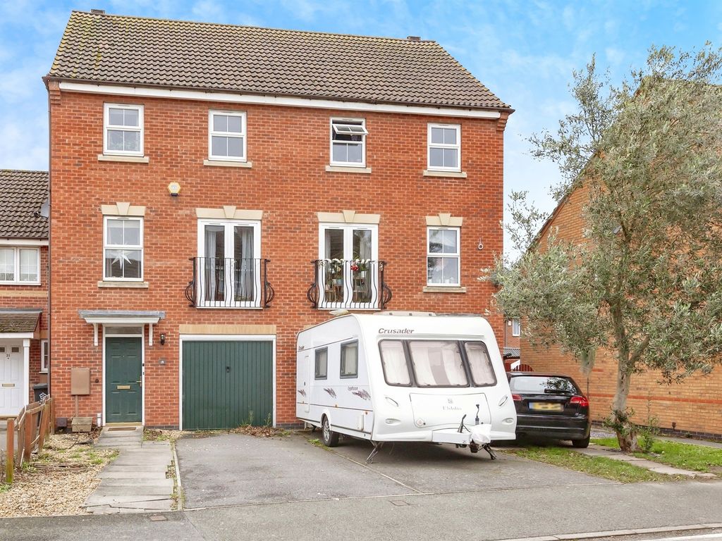 4 bed semidetached house for sale in Strathern Road, Leicester LE3, £