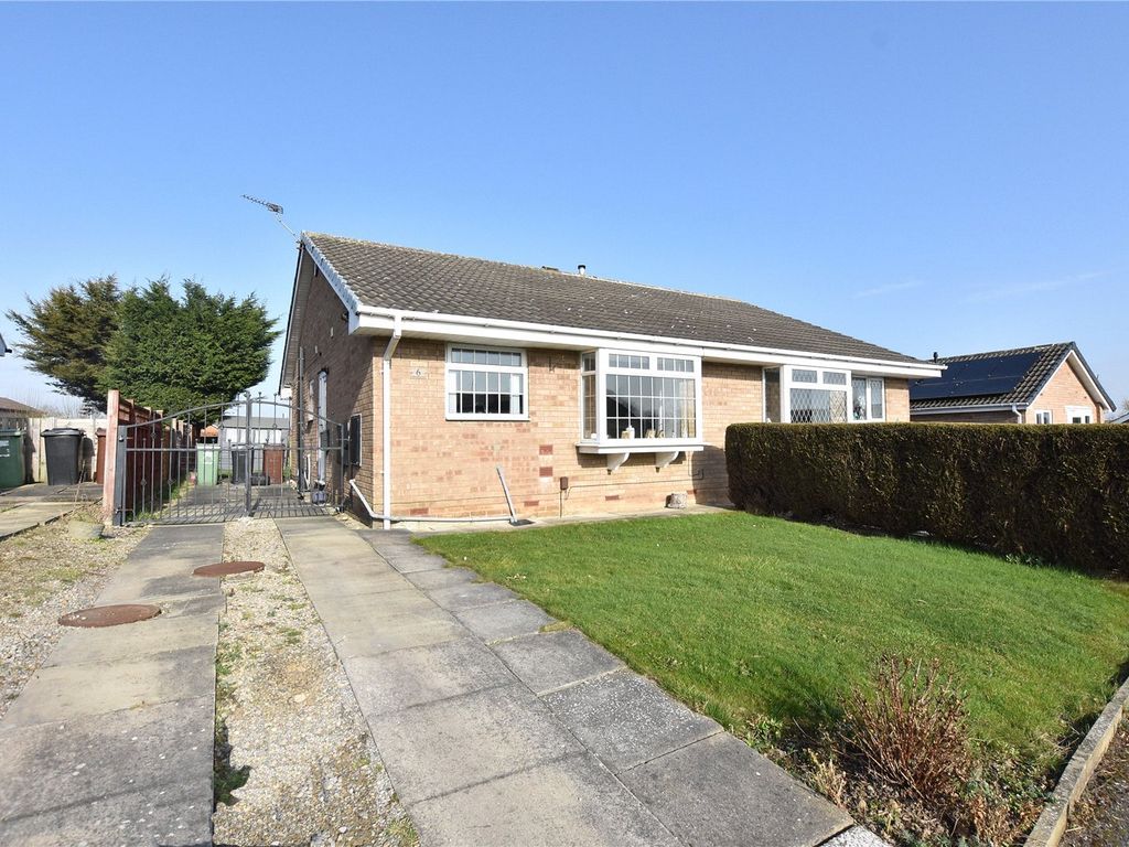 2 bed bungalow for sale in Barnard Close, Leeds, West Yorkshire LS15